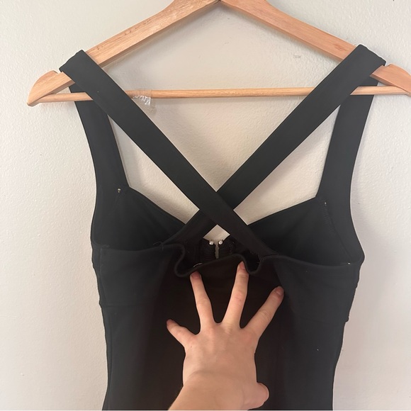 Elegant Black Dress - Picture 5 of 6